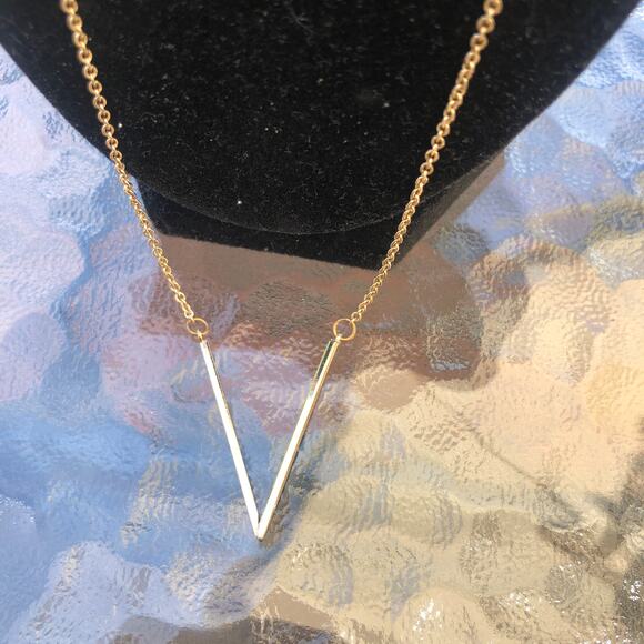 Aldo Vintage Women's Gold Tone Chain "V" Necklace - Picture 2 of 5